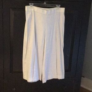 Fabulous Elie Tahari culottes. Linen, rayon.